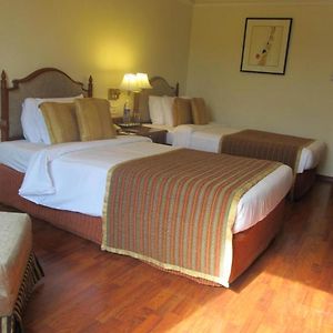 Deluxe Room Twin Beds